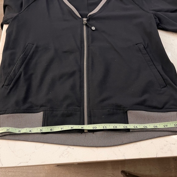 Lululemon H’OM run Bomber jacket - Picture 15 of 15